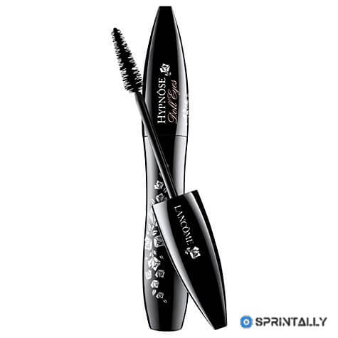 Oval brush for mascara