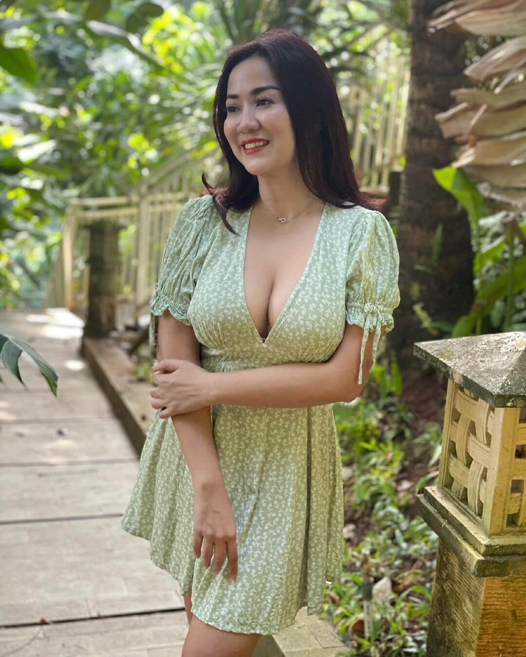 Tante Ernie Judojono On Green Dress